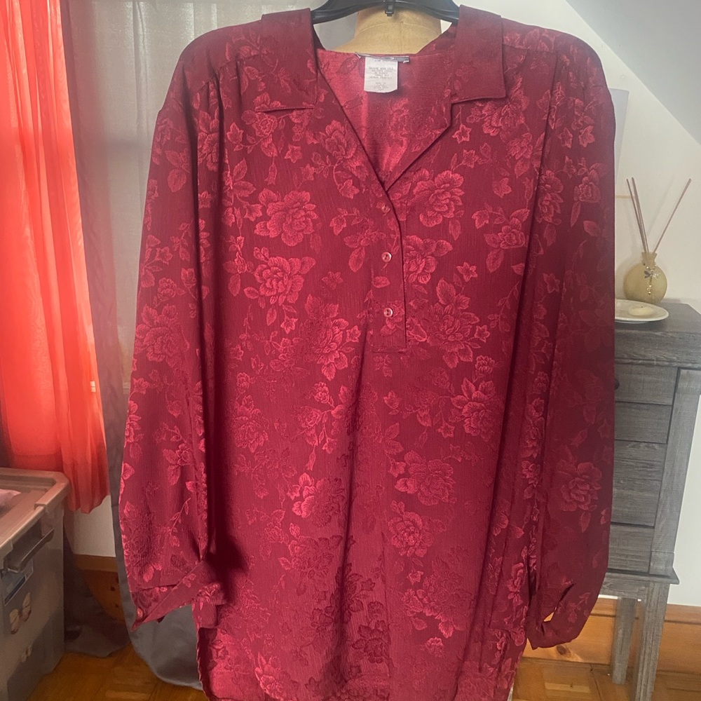 Woman’s 1X Dressy Long Sleeve Blouse